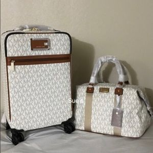 MICHEAL KORS TRAVEL SET (set of 3)